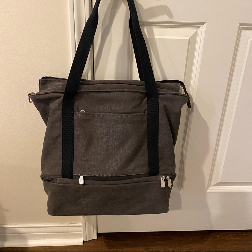 Lo & Sons Catalina Deluxe Tote in Midnight Ash - Picture 9 of 10